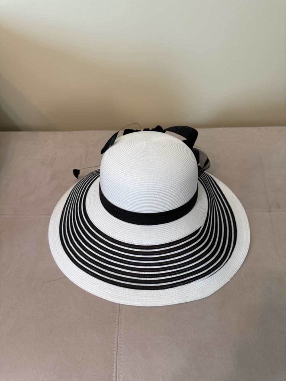 Plaza Suite Black and White Hat